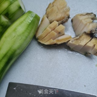 “润燥好汤”鲍鱼丝瓜汤的做法步骤：2