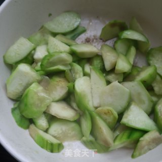 “润燥好汤”鲍鱼丝瓜汤的做法步骤：7