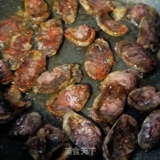 五香腊肠炒芹菜的做法步骤：6