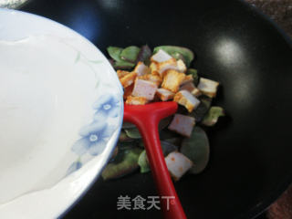 鱼豆腐炒扁豆的做法步骤：4