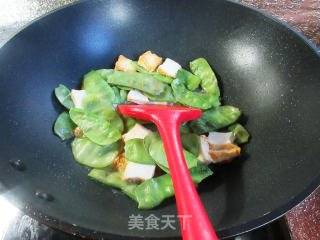 鱼豆腐炒扁豆的做法步骤：5