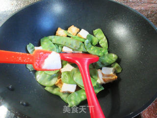 鱼豆腐炒扁豆的做法步骤：6