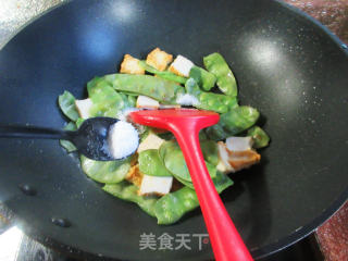 鱼豆腐炒扁豆的做法步骤：7