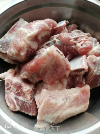 香菇山药排骨汤的做法步骤：2