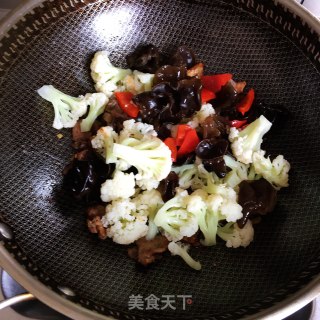 木耳菜花炒肉的做法步骤：5