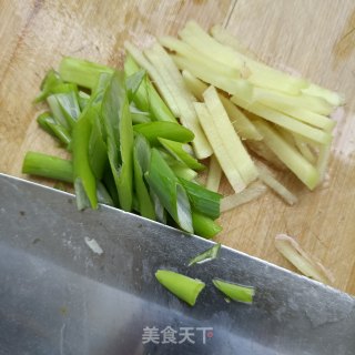剁椒炒海蟹的做法步骤：3