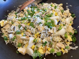 橄榄菜鸡腿菇炒饭的做法步骤：6