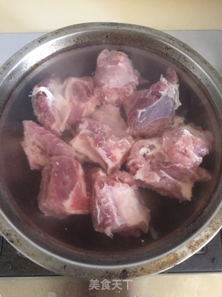 酱香排骨的做法步骤：1