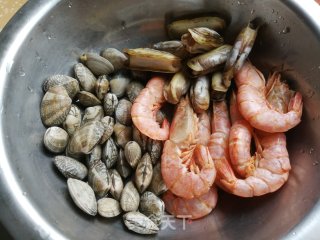 海鲜米面的做法步骤：1