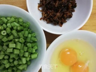 外婆菜炒鸡蛋的做法步骤：1