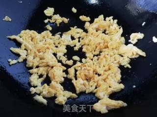 外婆菜炒鸡蛋的做法步骤：2