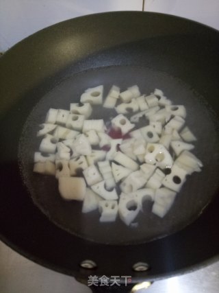 酸辣拌藕丁的做法步骤：2