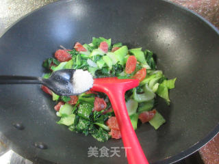 香肠炒青菜的做法步骤：9