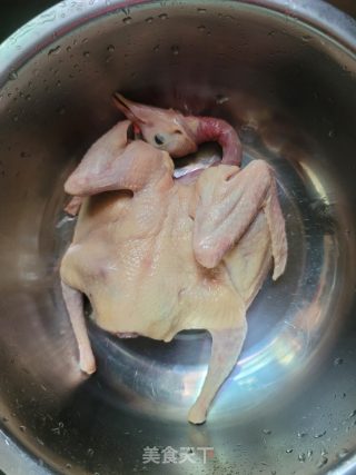 椰汁煲鸽子的做法步骤：1