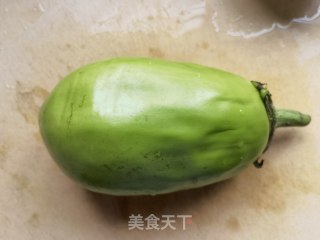 蒜蓉辣酱拌茄子的做法步骤：1