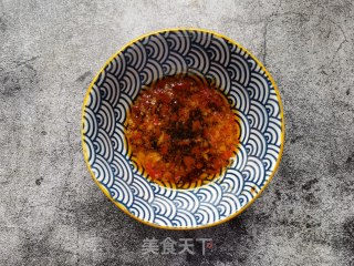 蒜蓉辣酱拌茄子的做法步骤：8