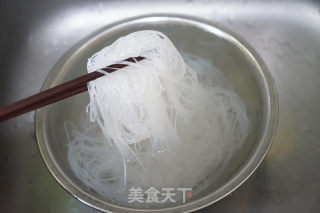 蒜蓉粉丝蒸虾之玉米排骨汤的做法步骤：7
