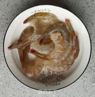 蒜蓉粉丝凤尾虾的做法步骤：3