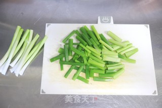 葱油面的做法步骤：1