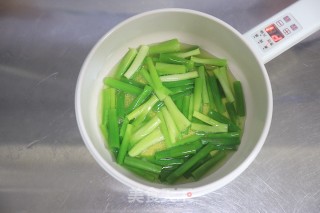 葱油面的做法步骤：2