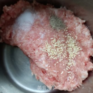 “润燥好汤”肉丸紫山药番茄汤的做法步骤：2