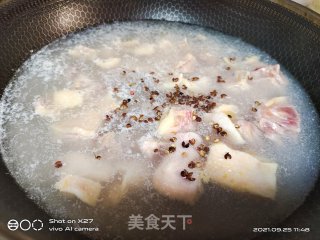 腐乳木耳烧鸡肉的做法步骤：3