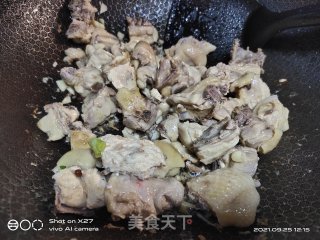 腐乳木耳烧鸡肉的做法步骤：5