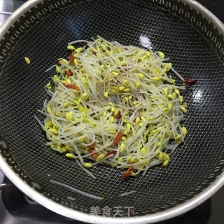 醋溜黄豆芽的做法步骤：4
