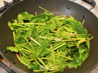 上汤菠菜的做法步骤：3