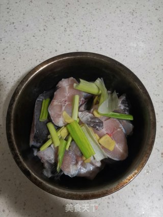 飘香焖鱼块的做法步骤：3