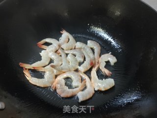 黄瓜青椒炒虾的做法步骤：5