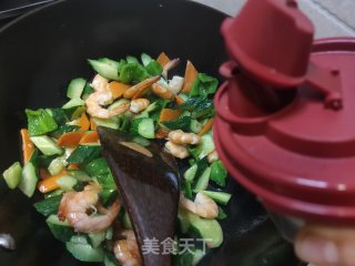 黄瓜青椒炒虾的做法步骤：13