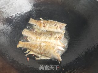 红烧鲈鱼的做法步骤：6