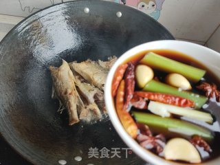 红烧鲈鱼的做法步骤：8