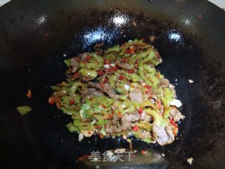 苦瓜炒牛肉的做法步骤：5