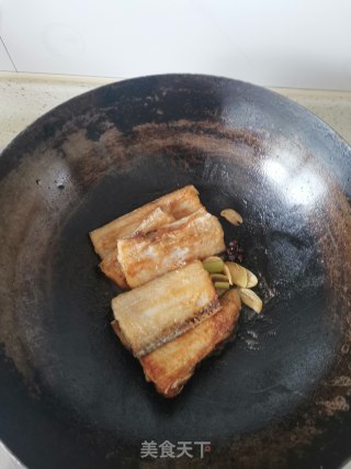 红烧带鱼的做法步骤：5