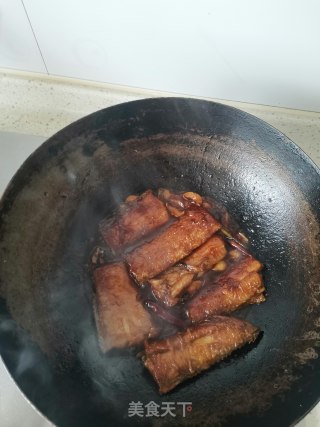 红烧带鱼的做法步骤：8