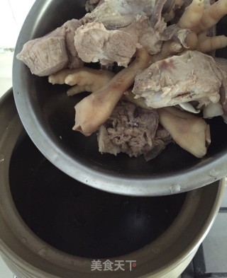 小白冬瓜龙骨汤的做法步骤：5