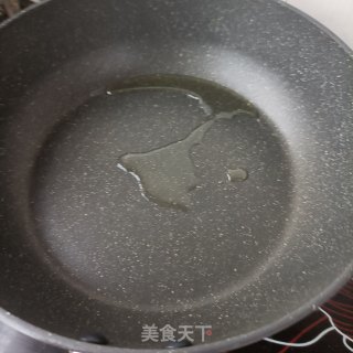 鲜花生烧猪尾巴的做法步骤：4