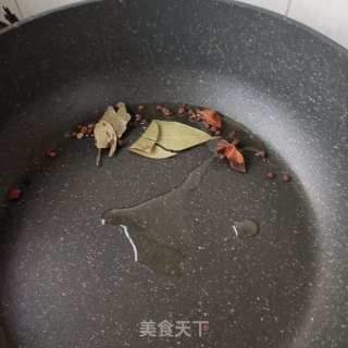 鲜花生烧猪尾巴的做法步骤：5