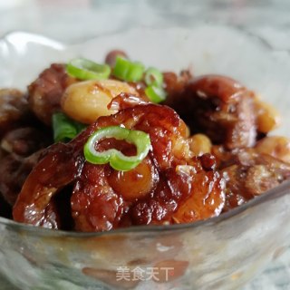 鲜花生烧猪尾巴的做法步骤：15