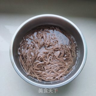 绿豆芽拌荞麦面的做法步骤：12