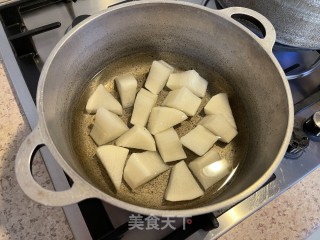 鲜菇丸子煮萝卜的做法步骤：3