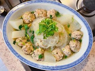 鲜菇丸子煮萝卜的做法步骤：9