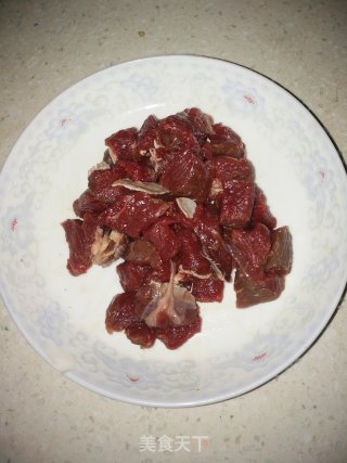菜瓜炒牛肉粒的做法步骤：2