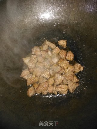 菜瓜炒牛肉粒的做法步骤：7