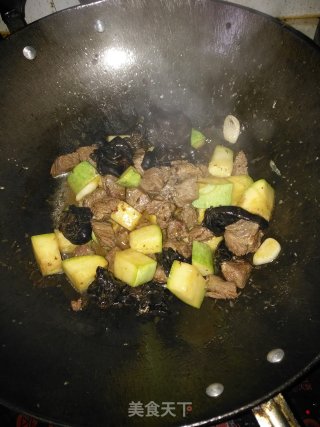 菜瓜炒牛肉粒的做法步骤：10