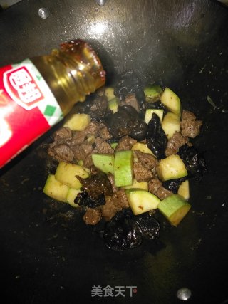 菜瓜炒牛肉粒的做法步骤：11