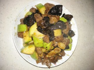 菜瓜炒牛肉粒的做法步骤：12