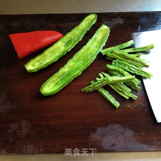 肉末苦瓜条的做法步骤：1